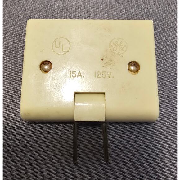 Vintage GE Wall Hugger/Flat #1734-21D 3-Tap Outlet Adapter - Ivory, 15A-125V - Picture 1 of 8